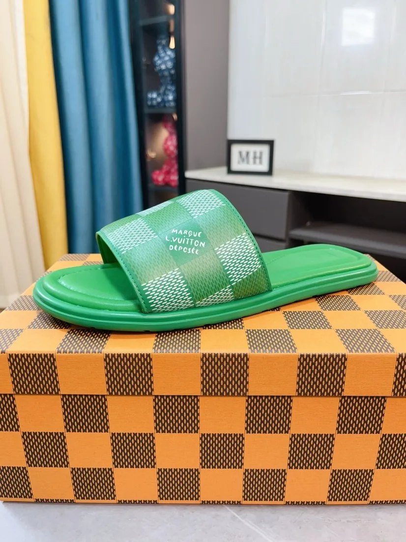 Men's shoes 💰340🌹🌹 (lv-Louis Vuitton) New men's slippers, high-end boutique, exquisite embossed logo decoration on the upper, fine workmanship, super soft soles, casual, loose and comfortable, a must-have in summer! \nsize：38-44